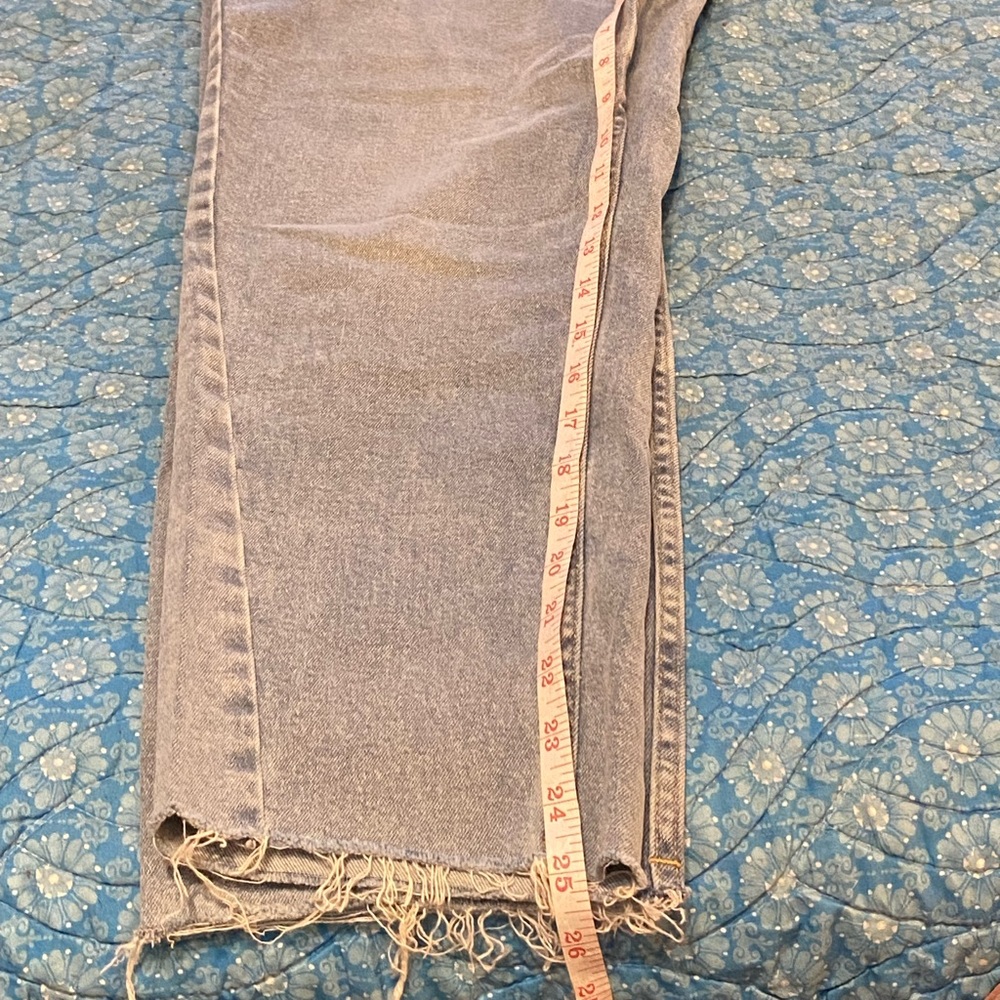 EUC Urban Outfitters BDG cropped Girlfriend jeans, light wash,raw hem, 31” - Picture 9 of 9